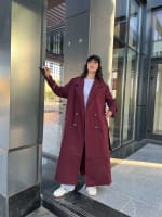 Trench coat in burgundy 