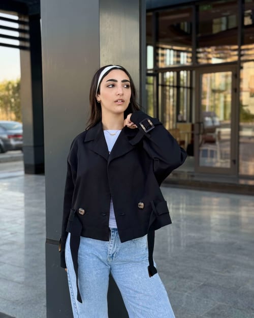 Cropped trench coat in black