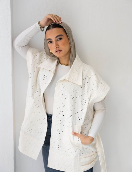 Broderie Anglaise vest