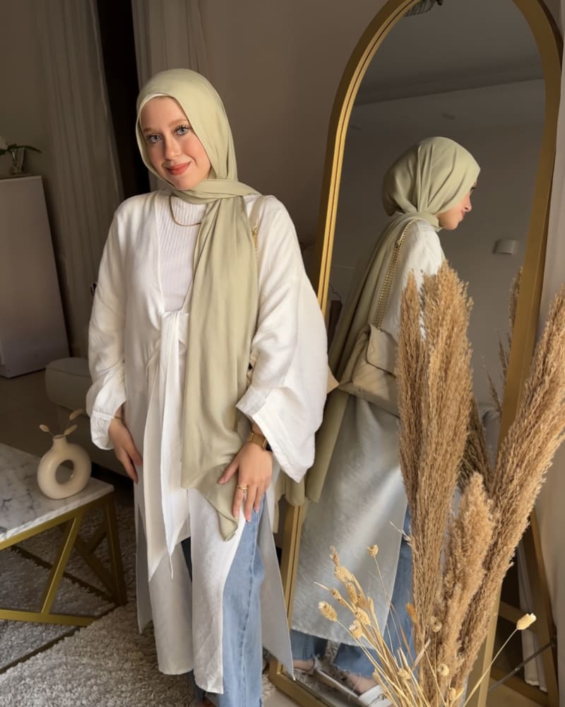 Front tie cardigan in white 