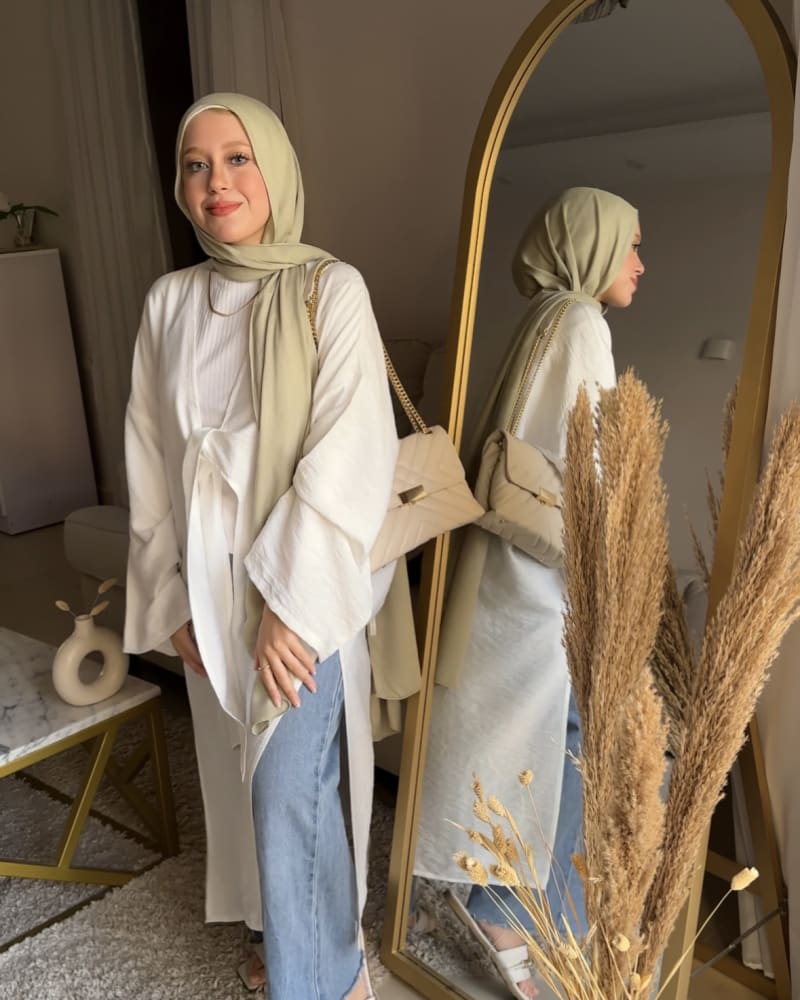 Front tie cardigan in white 