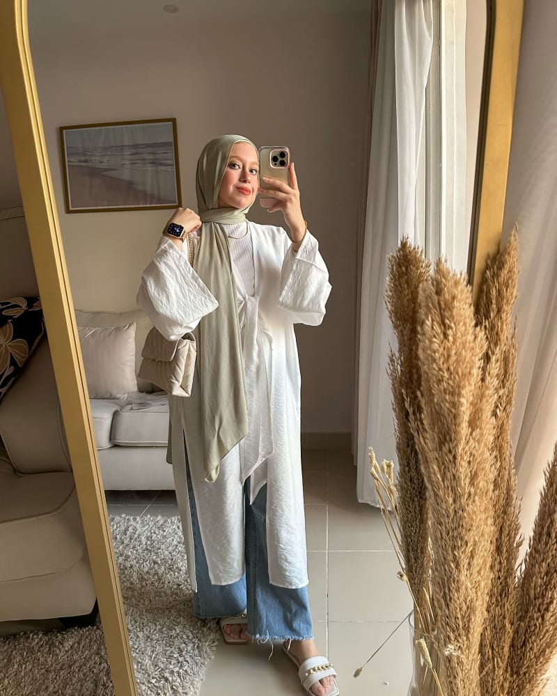 Front tie cardigan in white 