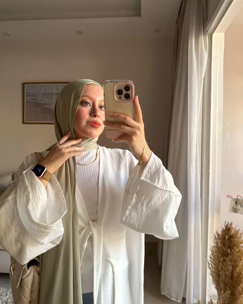 Front tie cardigan in white 