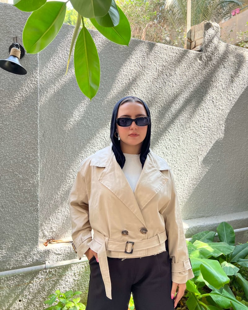 Cropped trench coat in beige