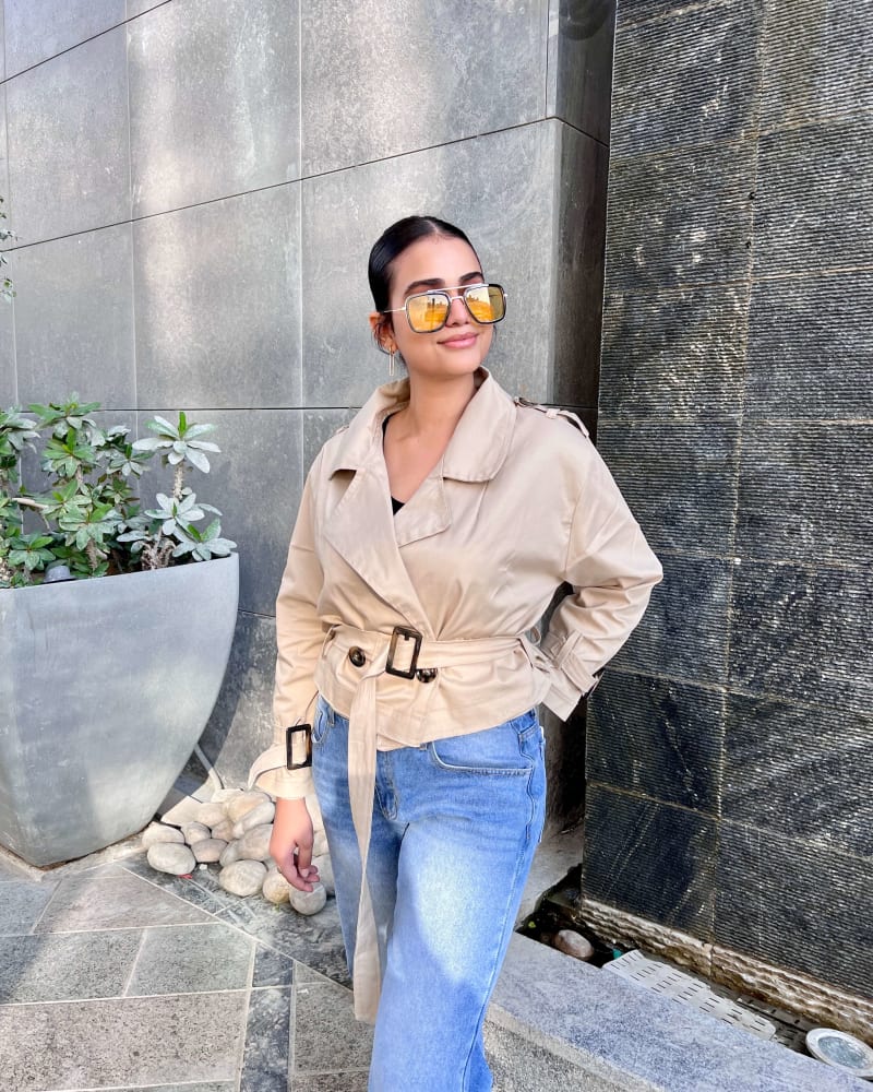 Cropped trench coat in beige