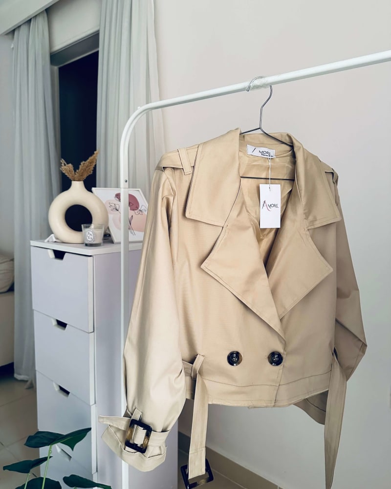 Cropped trench coat in beige