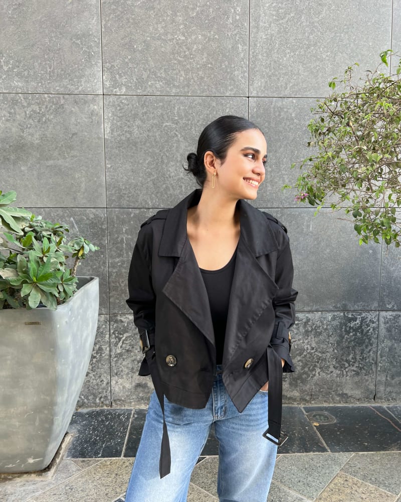 Cropped trench coat in black