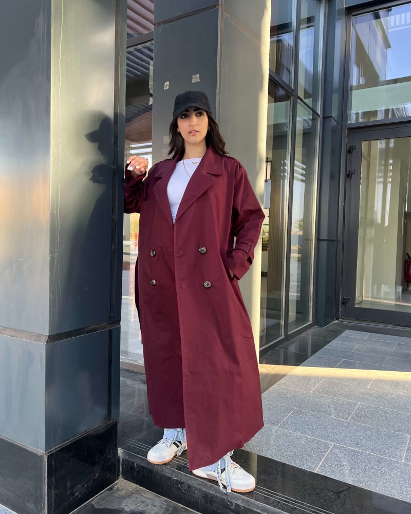 Trench coat in burgundy 