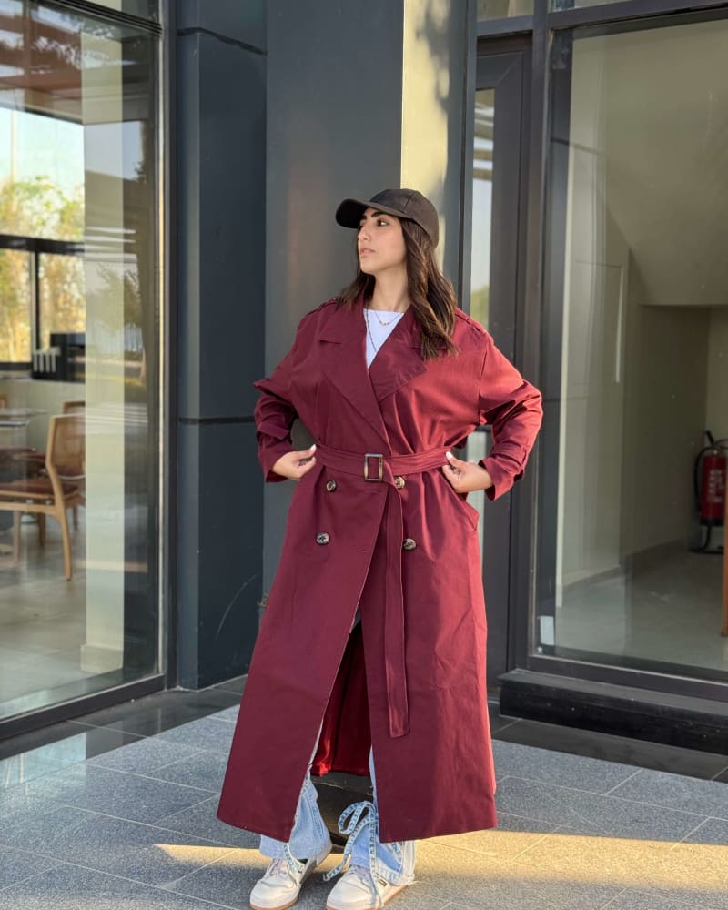 Trench coat in burgundy 