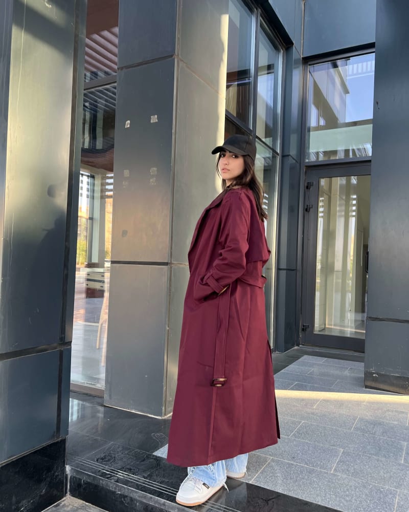 Trench coat in burgundy 
