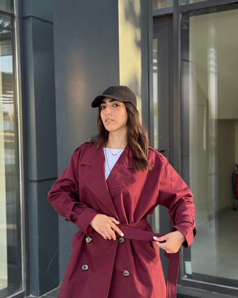 Trench coat in burgundy 
