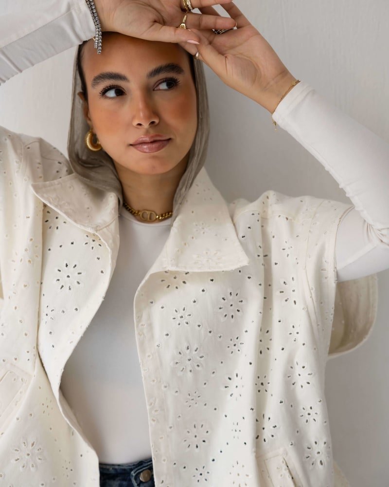 Broderie Anglaise vest