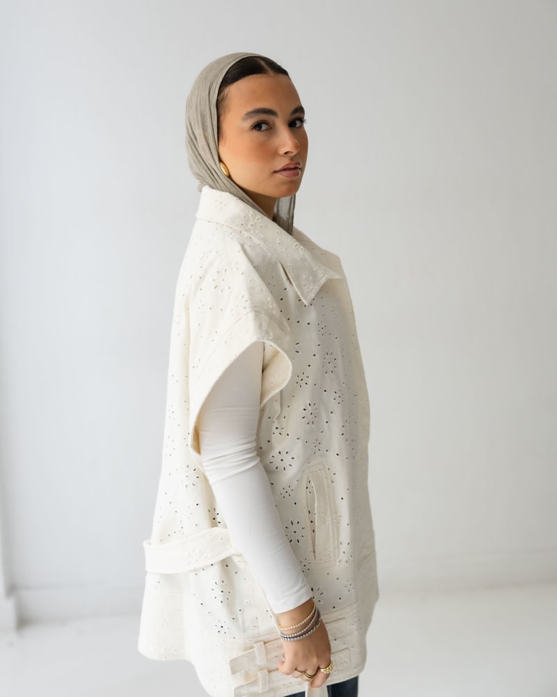 Broderie Anglaise vest