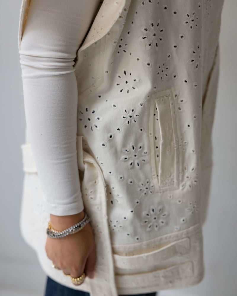 Broderie Anglaise vest