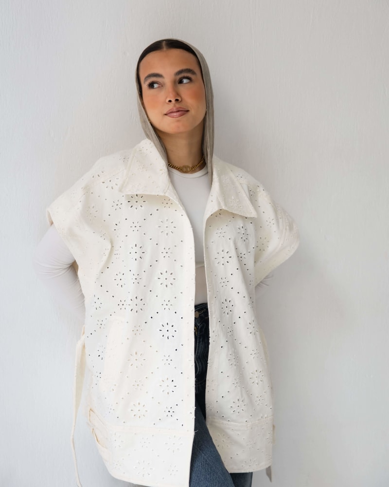 Broderie Anglaise vest